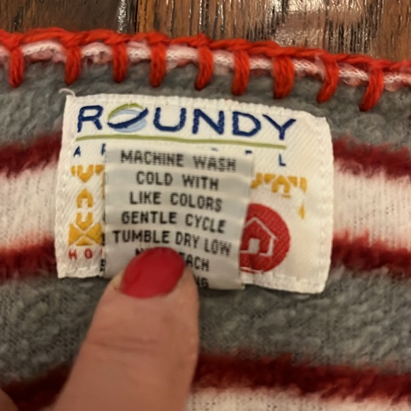 2 Like NEW Roundy Apparel 60”x48” Soft Fleece Holiday Blankets. - Picture 14 of 16